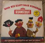 Vinyl Lp Sesamstraat “Hoor wie klopt daar kinderen”, Cd's en Dvd's, Vinyl | Kinderen en Jeugd, Ophalen of Verzenden, Gebruikt