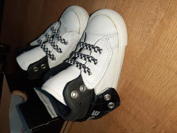 Nieuwe converse schoenen in doos. Maatje 21. beschikbaar voor biedingen