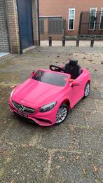 Mercedes auto roze, Ophalen