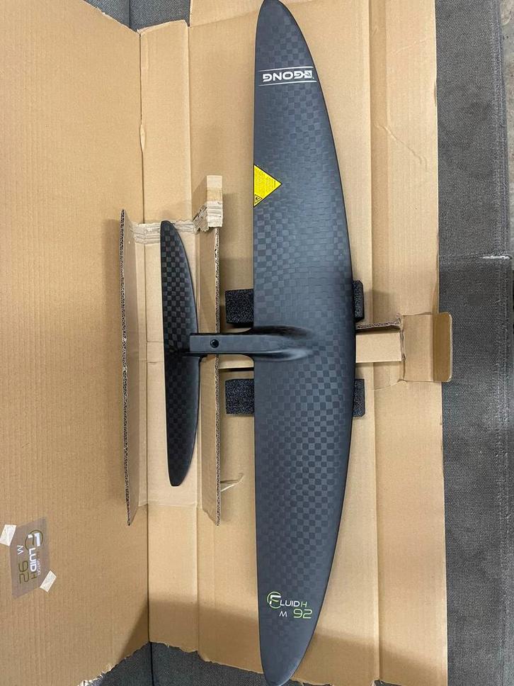 Gong Fluid H frontwing (M) en stab (M)  - NIEUW, Watersport en Boten, Wingsurfen, Nieuw, Wingsurf-hydrofoil, Ophalen of Verzenden