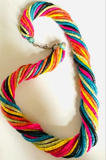 Vintage multicolor fel gekleurde houten ketting beschikbaar voor biedingen