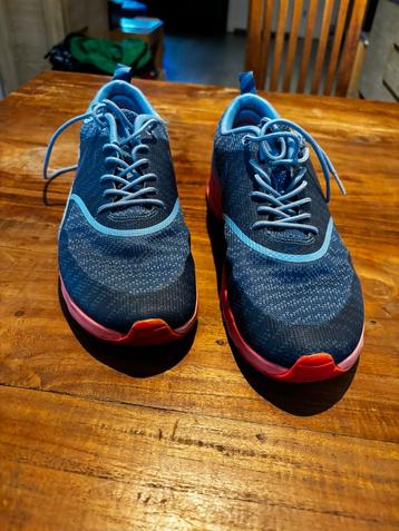 Nike air max thea beschikbaar voor biedingen