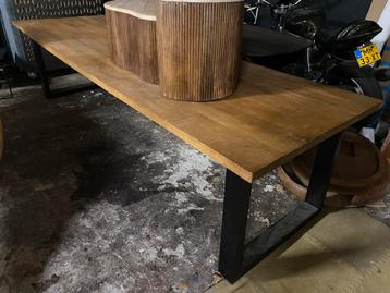 Mangohouten Tafel 300x100 - Showroommodel van 1099 nu 299 beschikbaar voor biedingen