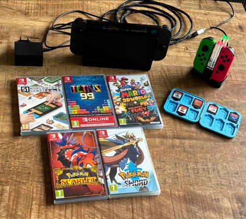 Nintendo switch met 4 controllers en 5/6 spellen!!!, Spelcomputers en Games, Spelcomputers | Nintendo Switch, Zo goed als nieuw