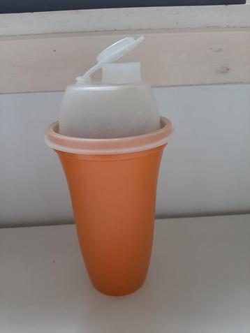 Retro Tupperware strooier beschikbaar voor biedingen