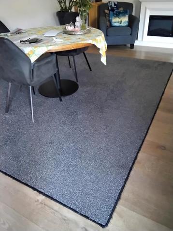 2 vloerkleden beschikbaar voor biedingen