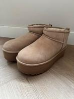 UGG Classic Ultra Mini Platform - Maat 39, Kleding | Dames, Schoenen, Ophalen of Verzenden, Zo goed als nieuw, Beige, Lage of Enkellaarzen