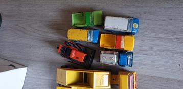 verzameling oude tonka en auto's en vrachtwagens gebruikt beschikbaar voor biedingen