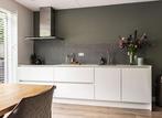 Moderne witte keuken met Siemens apparatuur, Ophalen, Gebruikt, Wit, Dubbelwandige keuken