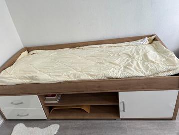 Eenpersoonsbed met opbergruimte - Gratis!