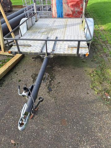 Quad of motor aanhanger beschikbaar voor biedingen