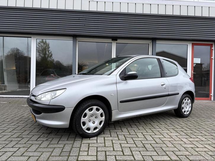 ✅ Peugeot 206 1.4 Air-line Airco Trekhaak, Auto's, Peugeot, Bedrijf, Te koop, ABS, Airbags, Airconditioning, Alarm, Boordcomputer