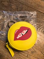 “ Benefit “, Mini Clip-On Purse. Nieuw!, Ophalen, Zo goed als nieuw, Rood