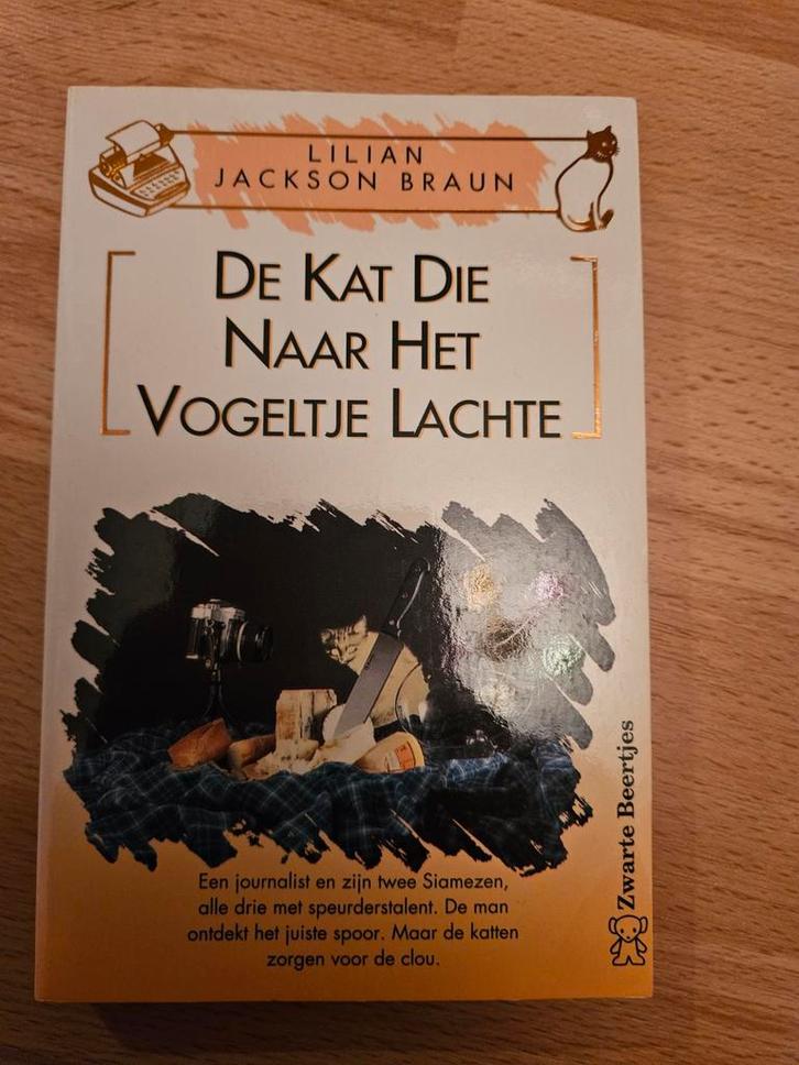De Kat Die Naar Het Vogeltje Lachte - Lilian Jackson Braun, Boeken, Fantasy, Gelezen, Ophalen of Verzenden