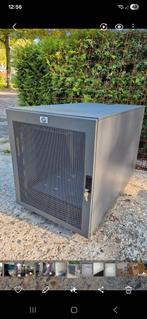 HP serverkast patchkast klein model, Computers en Software, Serverkasten, Ophalen, Gebruikt, Geperforeerd, Geperforeerd