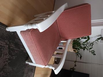 Zeer nette rookstoel, wit,opa stoel, fauteuil, vintage, roze beschikbaar voor biedingen