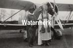 KLM foto Waalhaven Sinterklaas en Zwarte Piet 1933, Ophalen of Verzenden, Kaart, Foto of Prent