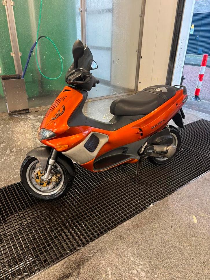 gilera runner Dubbel disk eerst eigenaar, Fietsen en Brommers, Scooters | Piaggio, Zo goed als nieuw, Overige modellen, Benzine