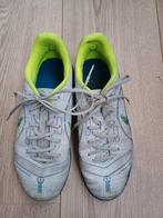 Grijze nike kunstgras voetbal schoenen maat 36,5, Maat XS of kleiner, Ophalen of Verzenden, Zo goed als nieuw, Schoenen