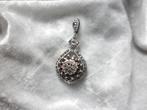 Mooie Sierlijk Zilveren Hanger met Granaten en Markesietjes, Sieraden, Tassen en Uiterlijk, Antieke sieraden, Verzenden, Zilver