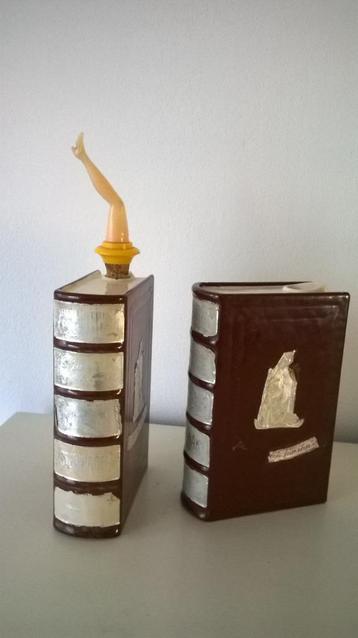 2 geheimen drankflessen boekvormige karaffen boekdecanters beschikbaar voor biedingen