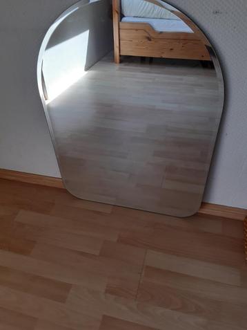 Spiegel (voor badkamer) beschikbaar voor biedingen
