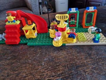 Duplo Speeltuin met veel poppetjes igst beschikbaar voor biedingen
