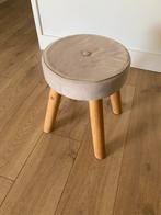 Krukje met zachte lichtgrijze bekleding, Ophalen, Zo goed als nieuw, Hout