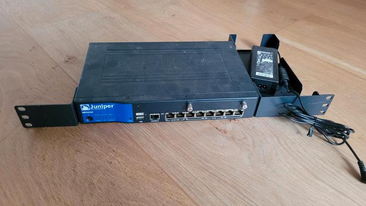 Juniper SRX240H2 Firewall, Computers en Software, Netwerk switches, Ophalen of Verzenden