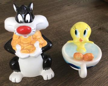 Spaarpotten van Tweety en van Sylvester. Aardewerk.  beschikbaar voor biedingen