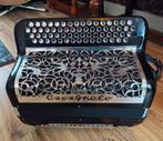 Cavagnolo LMM 96 cgriff, Muziek en Instrumenten, Accordeons, Gebruikt, 96-bas, Knopaccordeon, Met riemen