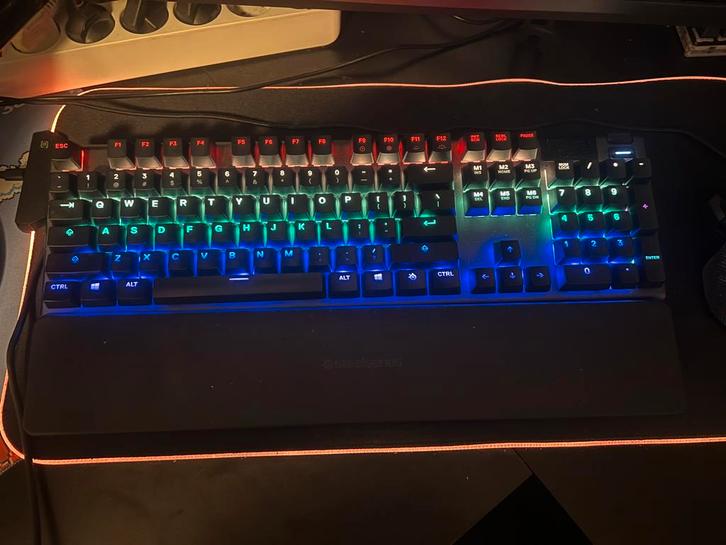 Steelseries Apex 5 Mechanisch Gaming Toetsenbord, Computers en Software, Toetsenborden, Gebruikt, Qwerty, Bedraad, Gaming toetsenbord