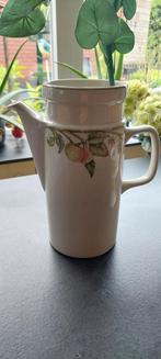 'Wedgwood' Koffie en Theekan. 'WILD APPLE'., Huis en Inrichting, Keuken | Servies, Wedgwood, Ophalen, Porselein