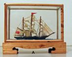 Mini scheepsmodellen 2 en 3 master in vitrinekistje, Ophalen of Verzenden, Zo goed als nieuw, Zeilboot, Schaalmodel
