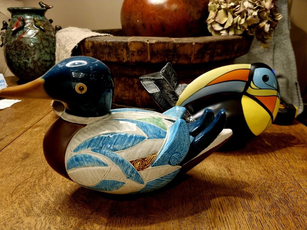 Decoratieve Beelden: Eend en Toekan Goebel, Tuin en Terras, Tuinbeelden, Zo goed als nieuw, Dierenbeeld, Kunststof, Ophalen of Verzenden