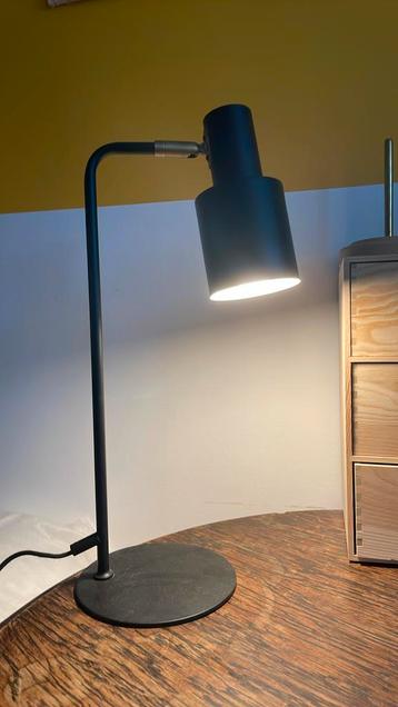 Tafel-/ bureaulamp beschikbaar voor biedingen