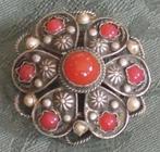 Nr ONB33: Zilveren of verzilverde broche met barnsteen(?), Sieraden, Tassen en Uiterlijk, Broches, Tweedehands, onbekend., Minder dan 4 cm