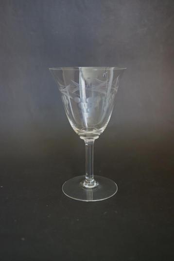 vintage antiek wijnglas geslepen druif en blad glas beschikbaar voor biedingen