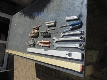 Autogereedschap, gereedschap, handgereedschap. beschikbaar voor biedingen