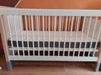 Ledikant met lattenbodem, matrasbeschermer en matras, Kinderen en Baby's, Babywiegjes en Ledikanten, Ophalen, Zo goed als nieuw