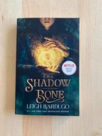 Shadow and bone, Leigh Bardugo., Boeken, Nieuw, Leigh Bardugo, Ophalen