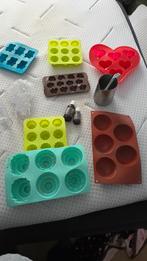 Doos kaarsmaakspullen; vormen lontjes wax kleuren en geuren, Ophalen of Verzenden, Zo goed als nieuw