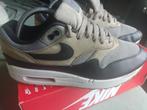 Nike Air Max 1 42,5 dark stucco, Ophalen of Verzenden, Gedragen, Overige kleuren