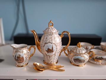 Divers porselein servies beschikbaar voor biedingen