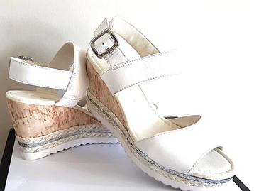 Chique witte zomersandalen met sleephak van Gabor beschikbaar voor biedingen