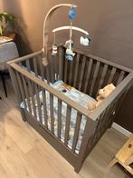 Kinderbox met mobiel, Kinderen en Baby's, Babywiegjes en Ledikanten, Ophalen, Zo goed als nieuw, Ledikant