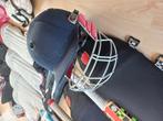 downsizing on batting gear cricket helmet, Ophalen, Gedragen