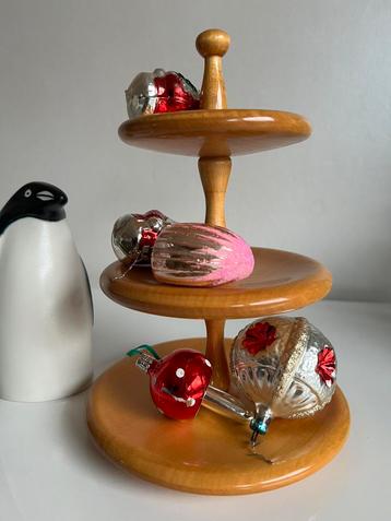 Vintage Deens Pinewood Gelakt Etagere Jaren 60 beschikbaar voor biedingen