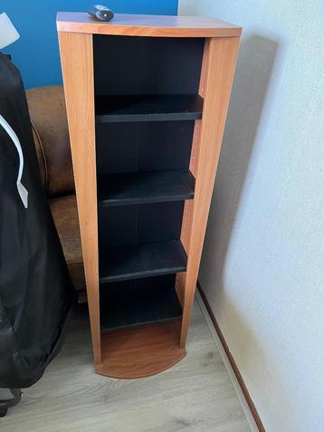 cd/ dvd kast beschikbaar voor biedingen