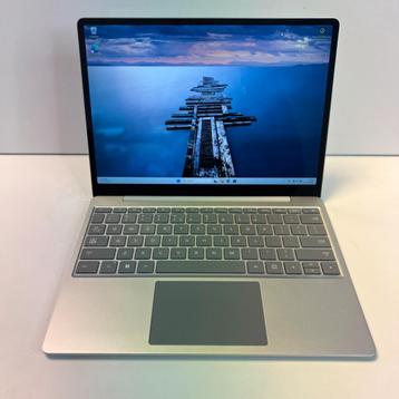 Microsoft Surface Go 2 Laptop | 256GB | 16GB | Nette Staat beschikbaar voor biedingen